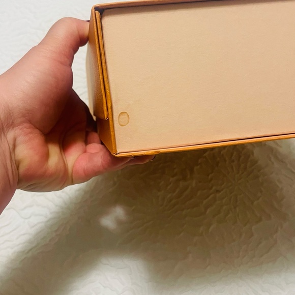 ✨Medium sized Louis Vuitton Gift Box with ribbon -Excellent Condition! - Picture 4 of 8